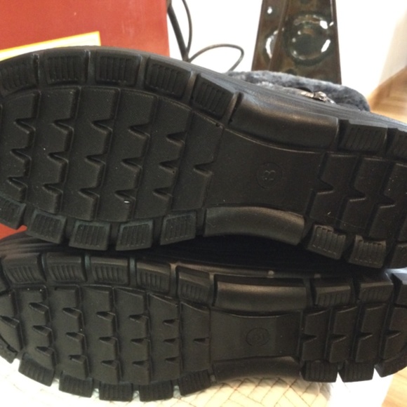 Snow Boots - Picture 5 of 7